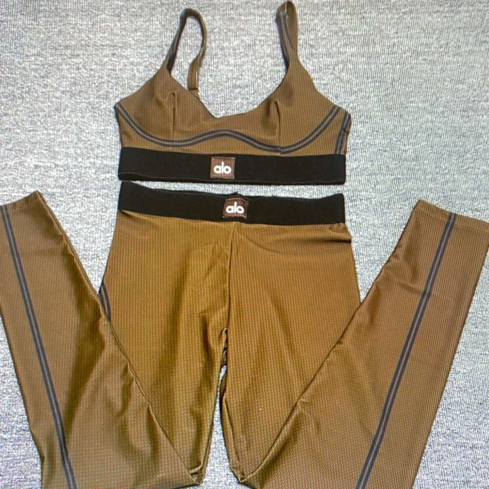 ALO Yoga Brown Ribbed Sports Bra & Leggings Set Size S